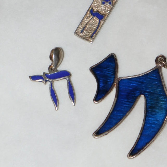 Small pre-loved sterling silver Chai pendant – photo 3