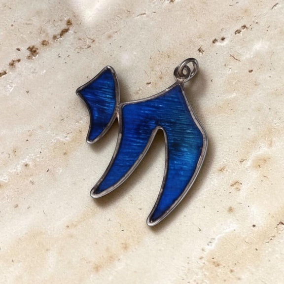 Pre-loved sterling silver Chai pendant with blue detail – photo 3