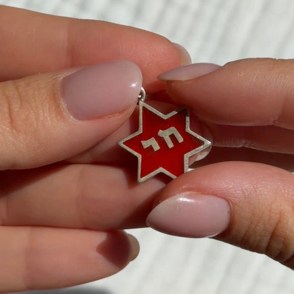 Pre-loved sterling silver Star of David pendant with red enamel and Hebrew Chai – photo 4