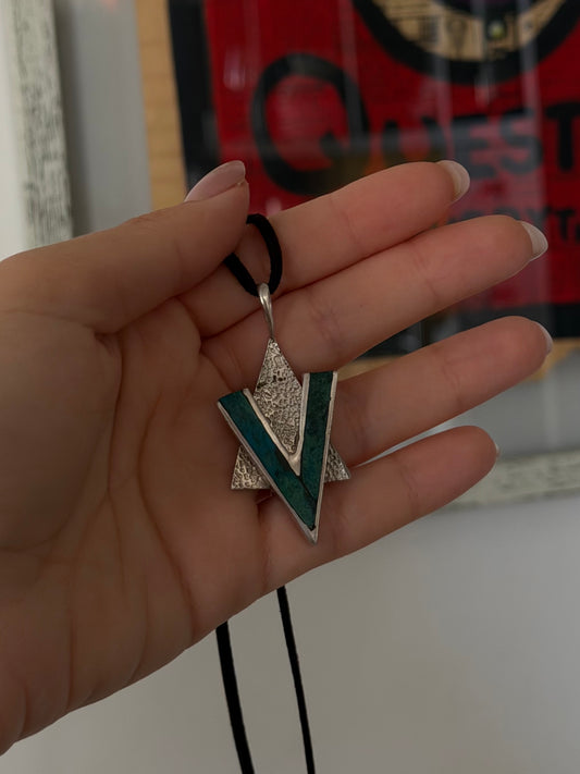 Pre-loved sterling silver Star of David pendant with green stone – photo 2