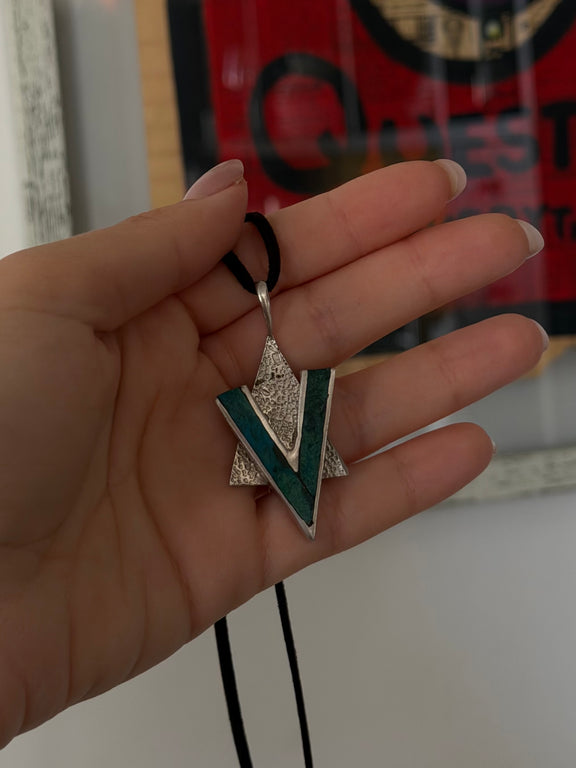 Pre-loved sterling silver Star of David pendant with green stone – photo 2