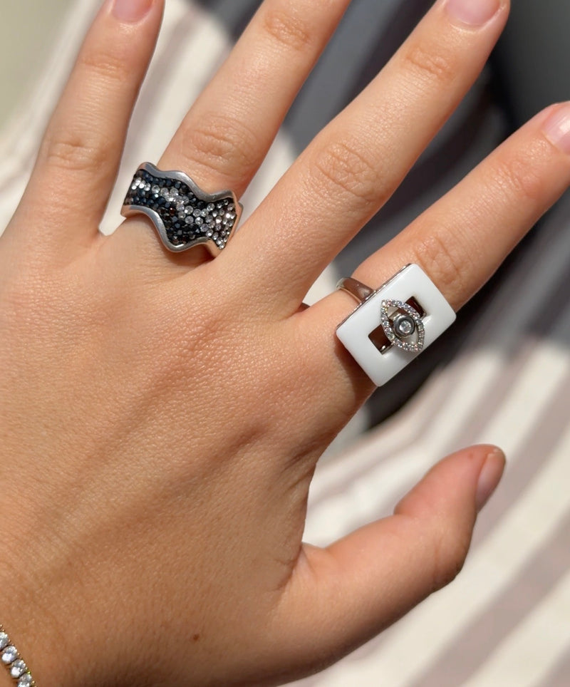 Pre-loved sterling silver statement ring with white centerpiece and Evil Eye motif – photo 2