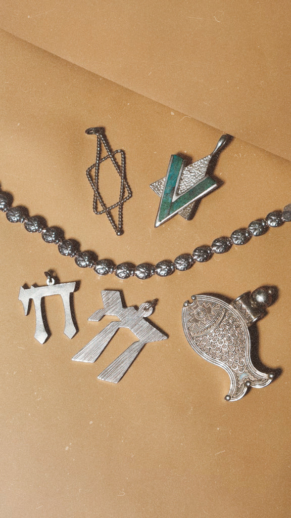 Pre-loved sterling silver Star of David pendant with green stone – photo 3