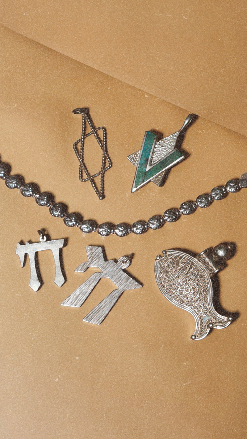 Pre-loved sterling silver Star of David pendant with green stone – photo 3