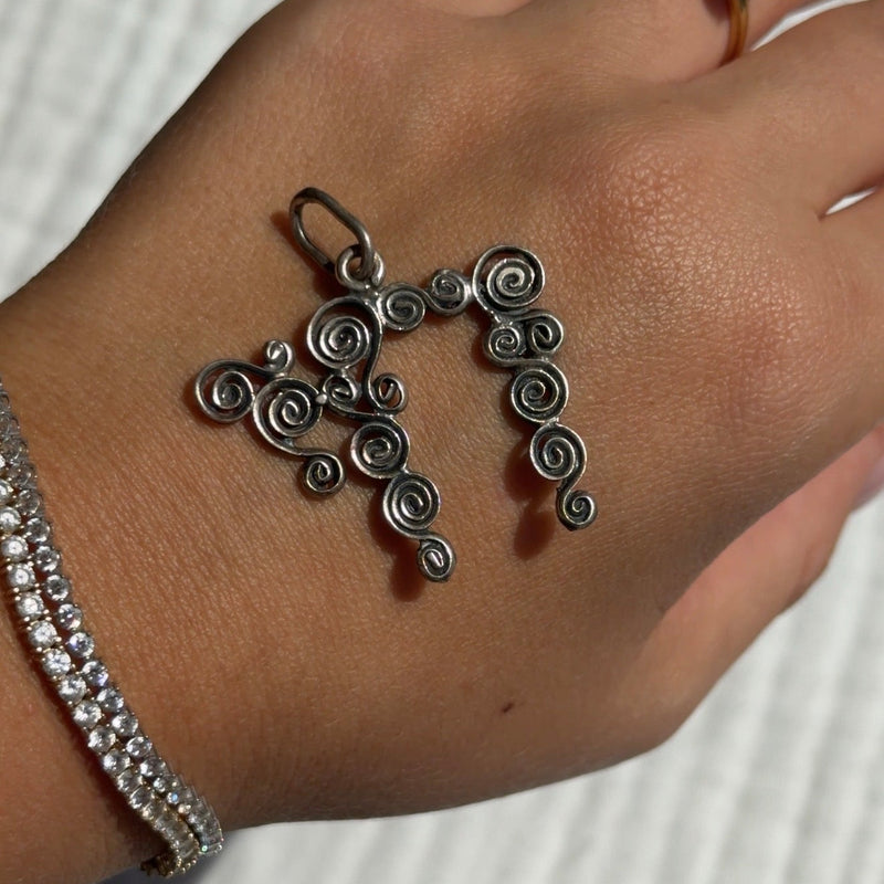Pre-loved sterling silver Chai pendant with bold design – photo 2