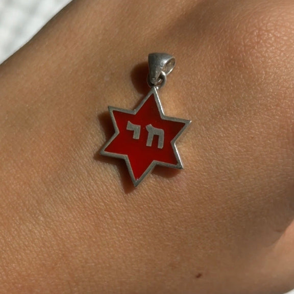Pre-loved sterling silver Star of David pendant with red enamel and Hebrew Chai – photo 3